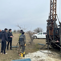 Kaymakamımız Sn. Ömer Sevgili İpsala OSB alanında yapılan Zemin Etüt çalışmasını yerinde inceleyerek ilgililerden bilgi aldı